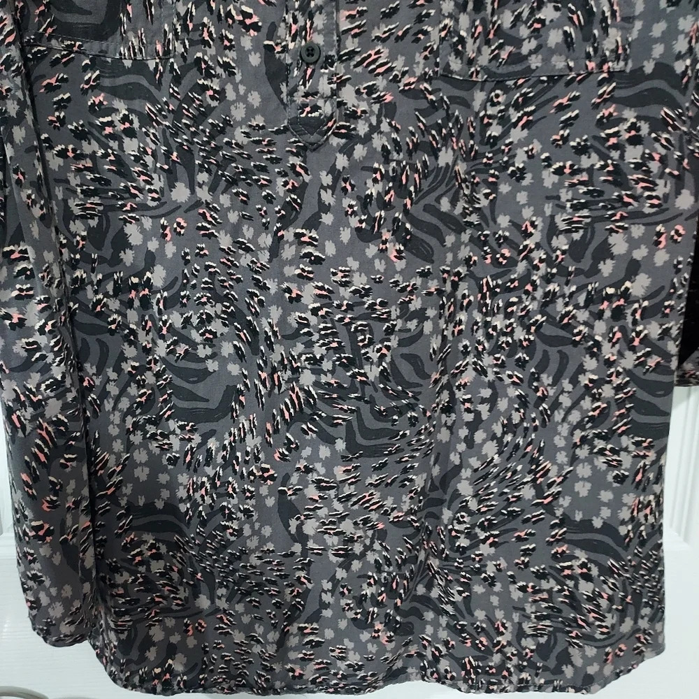 Torrid Animal Grey Harper Rayon Twill Pullover 3/4 Sleeve Blouse in Size 4 / 26 - Picture 6 of 13